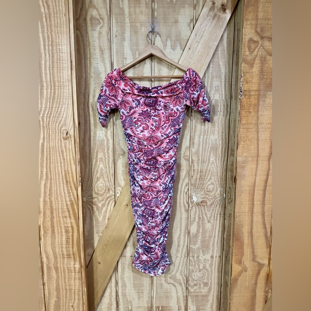 VENUS Off-the-shoulder Ruched Bodycon Knee-Length Dress in Pink and Purple